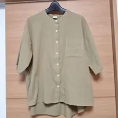 超お買い得❗ kermu カーキ ボタン付きシャツ 半袖