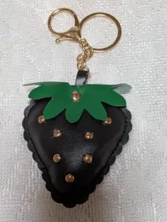苺 いちご キーホルダー バッグチャーム 黒
