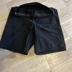 デサント　ブラックハーフパンツ