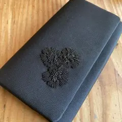 黒いビーズの刺繍付き和装用バッグ