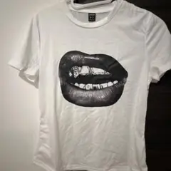 SHEIN リップ Tシャツ