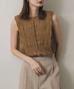 ヘユム シャーリング パイピングカット カットソー ノースリーブ センタータック