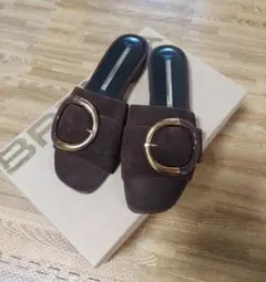 BRENTA スエード バックルフラットサンダル