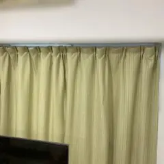 淡いグリーン プリーツカーテン