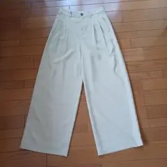 HUMAN WOMAN クリーム色 ワイドパンツ