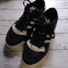 adidas RIVALRY オールレザー ブラック ホワイト スニーカー