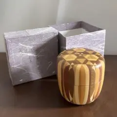 茶道具　箱根寄木細工　棗　V　R6988 Amazon｜寄木細工 箱根細工 棗 なつめ 茶入れ 茶道具 茶道 無垢