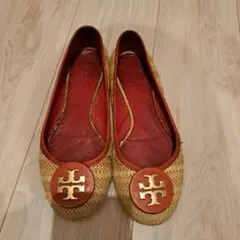 Tory Burch フラットシューズ ベージュ/ブラウン