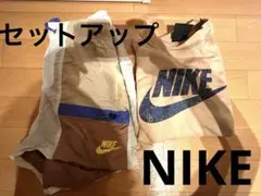 Nike スポーツウエア　レディース クロップドTシャツとパンツセットアップ