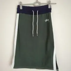 STUSSY ワンポイントロゴ刺繍 スエット生地 スカート レディース 緑X紺