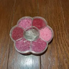 フライングタイガー　ピンク系ビーズセット 花形容器