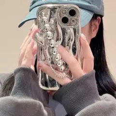 大人気　iPhone15pro ケース　キラキラシルバー　チェーン　スマホ　韓国