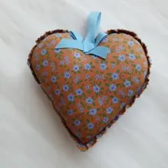 ハートのドア壁飾り