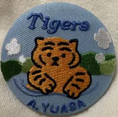 阪神タイガース 湯浅京己 選手 ムジークタイガーコラボシークレット刺繍缶バッジ