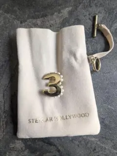 【美品】ステラハリウッド　パールドットナンバーブローチ　アクセサリー