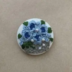 くるみボタン刺繍ブローチ　433
