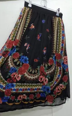 ScoLar　Mサイズ　花柄シアースカート　フレアスカート　黒系　蝶　スカラー