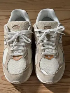 本日限り値下げNew Balance 2002R ベージュ スニーカー
