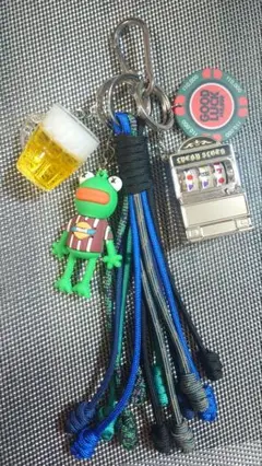ハンドメイド　バックチャーム　じゃらじゃらキーホルダー　パラコード　蛙　ビール