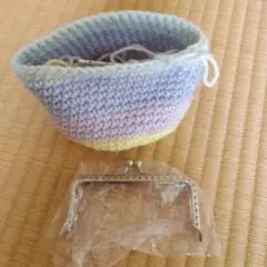 未完成です　カラフル編み物がま口