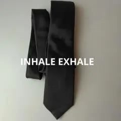 INHALE EXHALE　シルク100%ネクタイ　グレー×ブラック　ストラップ