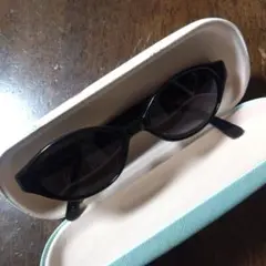 ナナさま　Calvin Klein ブラック キャットアイ サングラス