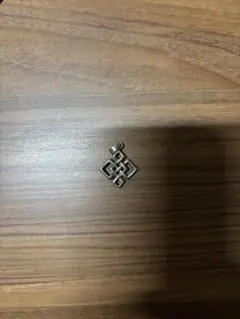 無限の結び目デザイン ペンダント