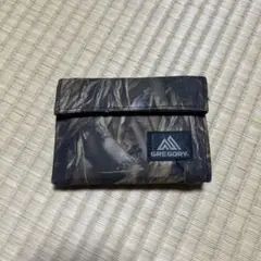 グレゴリー三つ折り財布