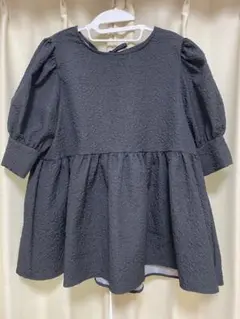フレアシルエット 黒 半袖シャツ　パール付き　新品　春夏