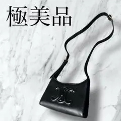 ブラック 黒のロゴ入り ショルダーバッグ