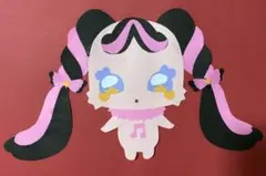 カラフルな紙製キャラクター　壁面