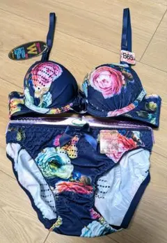B65 ブラジャーショーツセット　花柄×紺