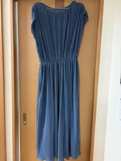 アパートバイローリーズ　クレーププリーツワンピース