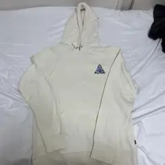 HUFのパーカーほぼ新品未使用