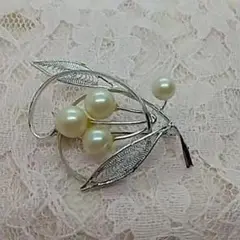 パール ブローチ