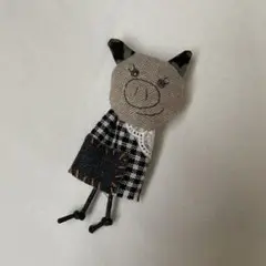 ハンドメイド　ブタちゃん　ブローチ