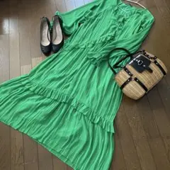 美品　ZARA ロングワンピース　フリル付きグリーンロングワンピース