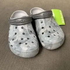 Crocs Baya Graphic クロッグサンダル グレー系 地形模様