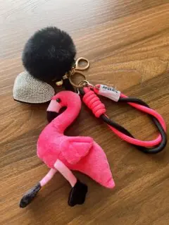 フラミンゴ＆ハート型デザイン ふわふわチャーム付きキーホルダー　1点もの♡