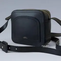 極美品✨️アーペーセー ルイゼット スクエア ショルダーバッグ レザー ブラック