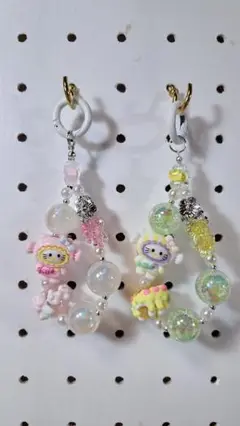 ※ハンドメイド ビーズキーホルダー カラフルキーホルダー 白 みどり