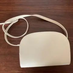 ハーフムーンショルダーバッグ