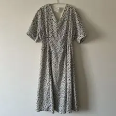 【イーハイフン】ワンピース　小花柄　Mサイズ