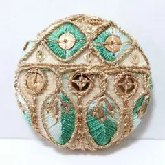インド刺繍　№2100　緑ゴールド　㊳ミリ　ヘアゴム・ブローチ　くるみボタン