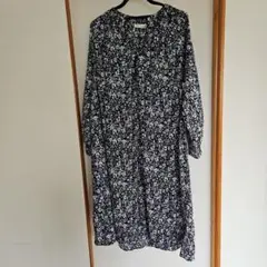 黒白花柄長袖ロングワンピース