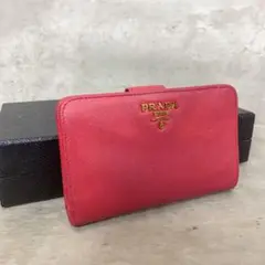 プラダ 折財布 ロゴ金具 サフィアーノレザー L字ファスナー ピンク