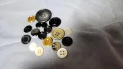 ボタン18個セット　金属　プラスチック　シェル