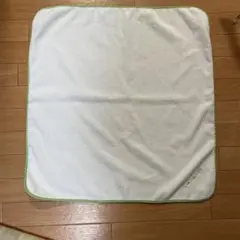 ホワイトブランケット グリーン縁取り