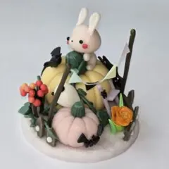 ハンドメイド作品　樹脂粘土　うさぎとハロウィーンの置物