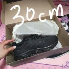 adidas ♥️新品未使用箱つき３０センチブラック♥️シューズ